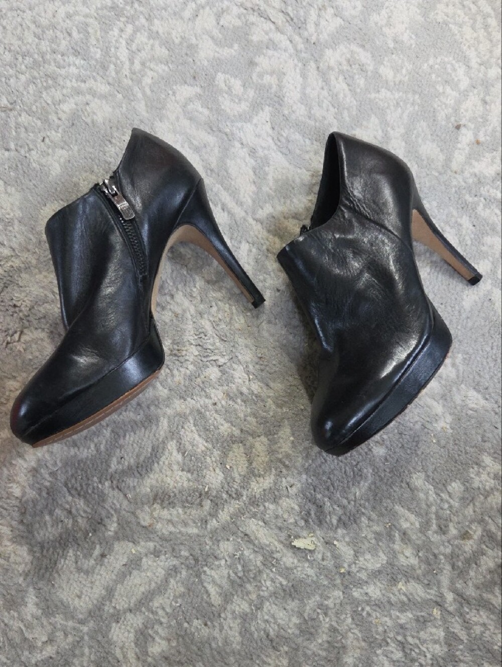 Vince Camuto Black Leather Side-Zip Ankle Booties - Picture 2 of 9